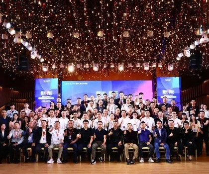 聚光·同行│強牌復合光感磚2023品牌戰(zhàn)略發(fā)布會圓滿結束